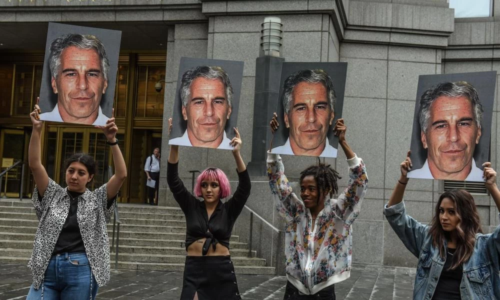 Υπόθεση Επστάιν: Σοκάρει με τις αποκαλύψεις η μαρτυράς κατηγορίας